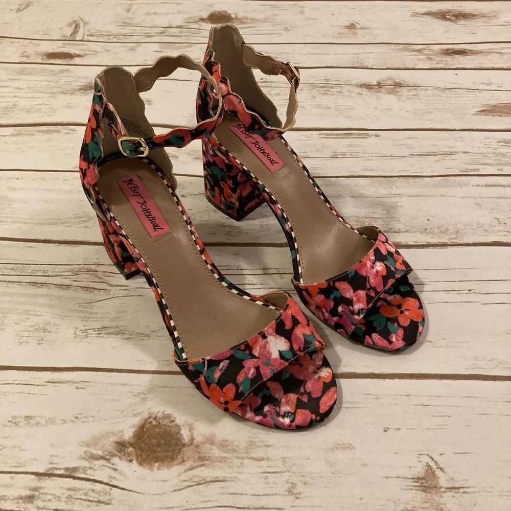 Betsey Johnson Floral Fabric Open Toe Joslyn High Heel Size 8